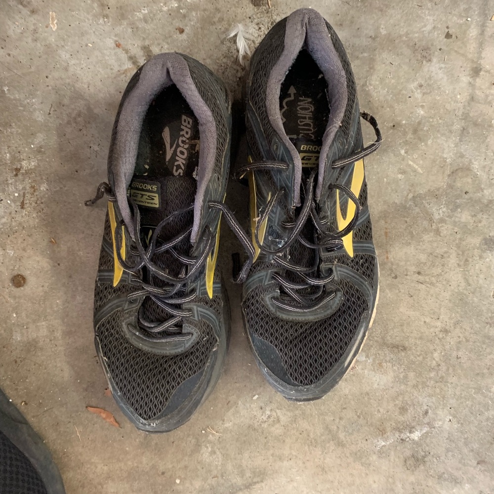Brooks GTS seventeen men size 12